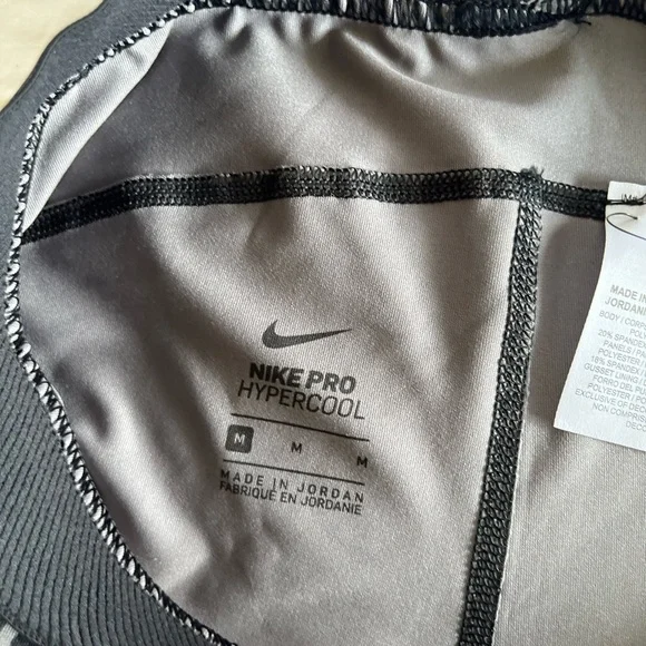 🌺NWT Nike Hypercool tight fit Tights; Gray and Black.. Medium - Picture 9 of 10